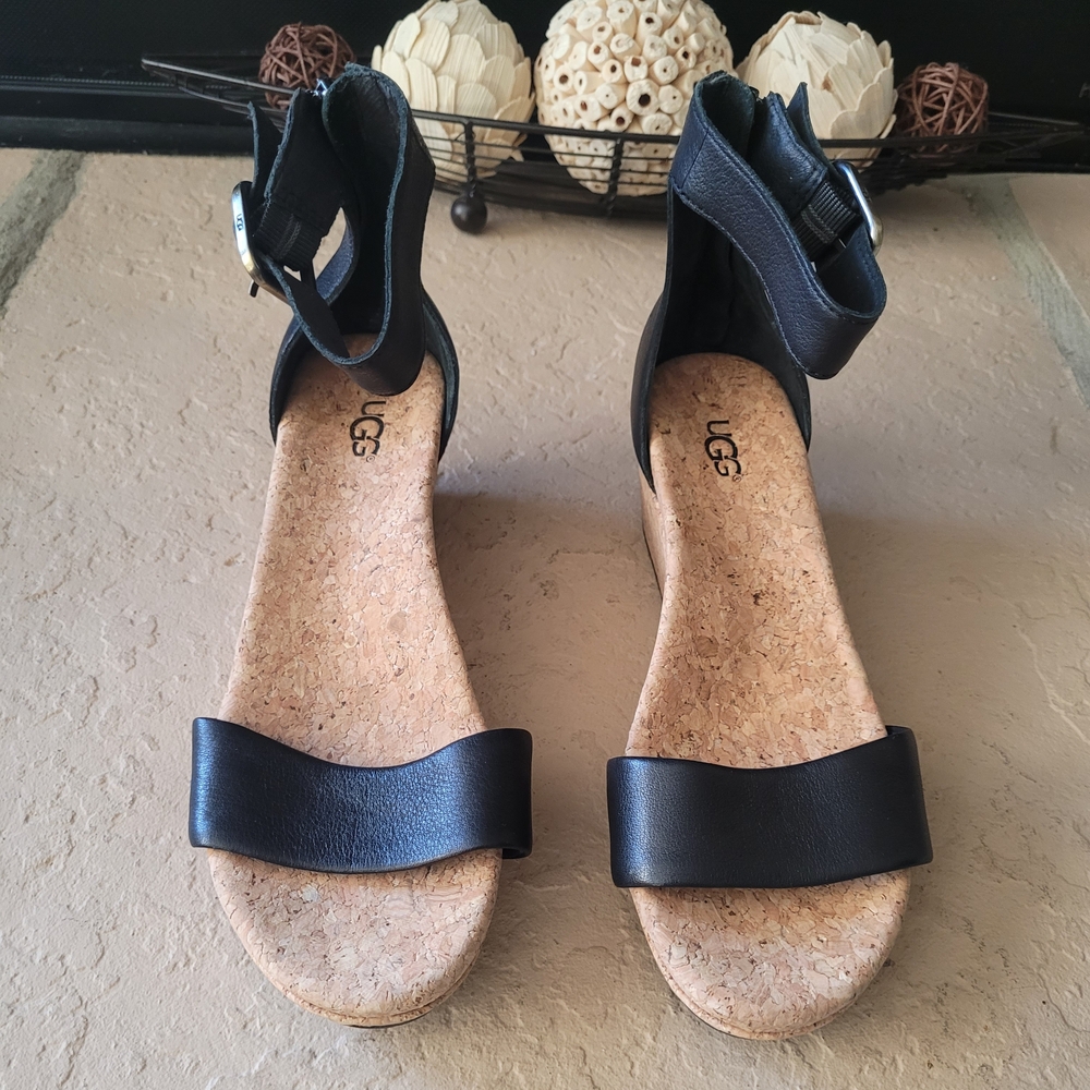 Size 7 Ugg Wedge Black Leather Tassle Women Sandals